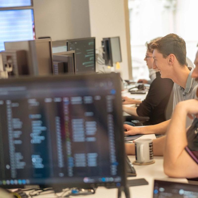 RED5-IT-support-team-working-in-the-office
