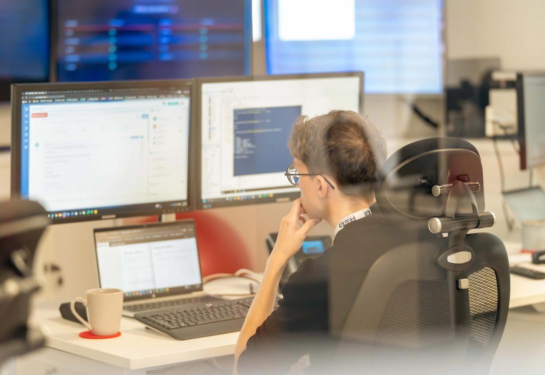 Generic-RED5-IT-engineer-workstation
