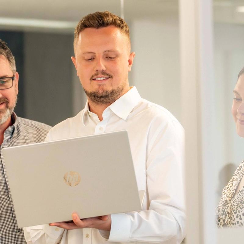 RED5-members-of-staff-looking-at-laptop